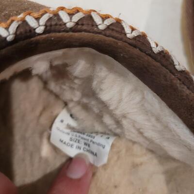 Lot 421: Ladies UGG Slip On Shoes