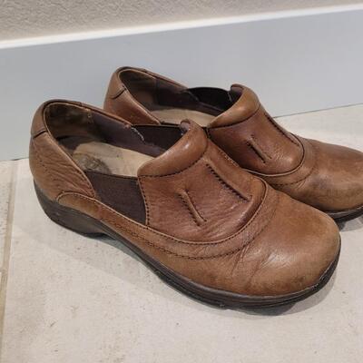 Lot 422: Brown Leather Dansko Clogs size 38