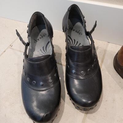 Lot 423: Dansko Black Clogs with Heels (appear to be New) Size 38