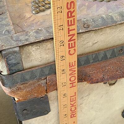 Lot 126: Antique Steamer Trunk with Antique Trunk Parts 