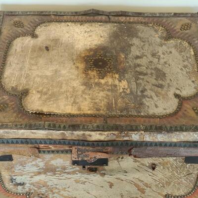 Lot 126: Antique Steamer Trunk with Antique Trunk Parts 