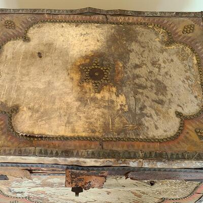Lot 126: Antique Steamer Trunk with Antique Trunk Parts 