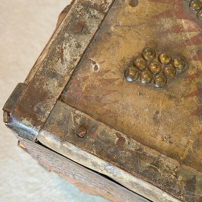Lot 126: Antique Steamer Trunk with Antique Trunk Parts 