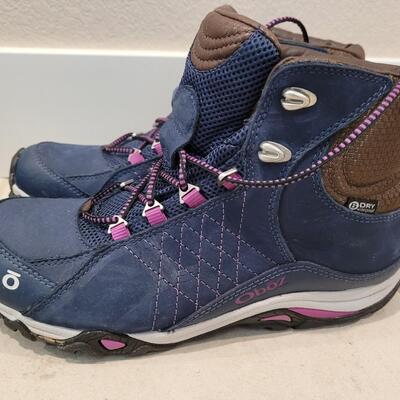 Lot 427: ObÅz Hiking Boots (Barely Worn) Size 8.5