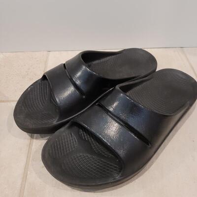 Lot 428: Crocs and Oofros