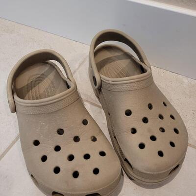 Lot 428: Crocs and Oofros
