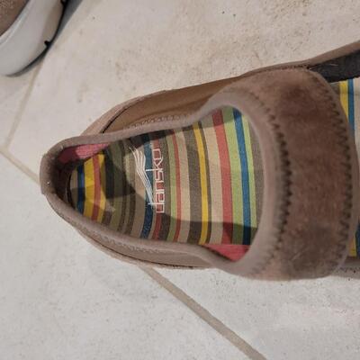 Lot 430: Dansko Tan Shoes