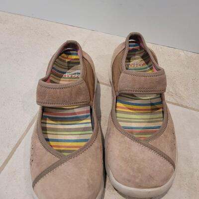 Lot 430: Dansko Tan Shoes
