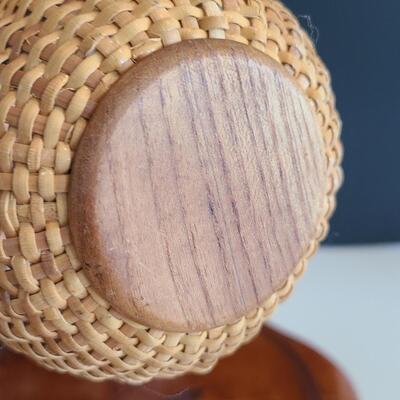 Lot 128: Home Decor and Art; Wood Works 
