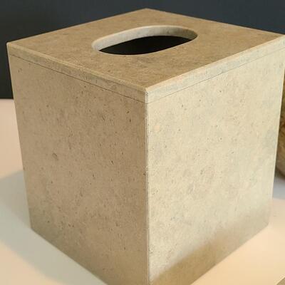 Lot 130: Alabaster Home Accessories