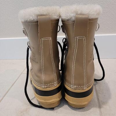 Lot 432: Manitou SOREL Winter Boots Size 7