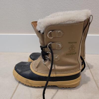 Lot 432: Manitou SOREL Winter Boots Size 7