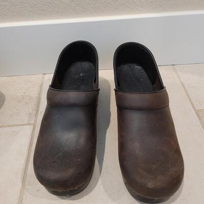 Lot 433: Dansko Brown Leather Clogs Size 38