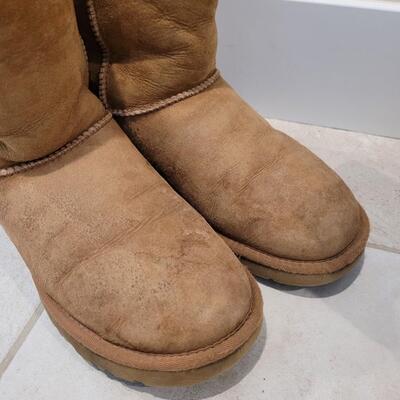 Lot 437: UGG Boots