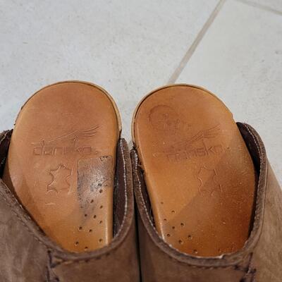 Lot 440: Dansko Brown Leather Sandals