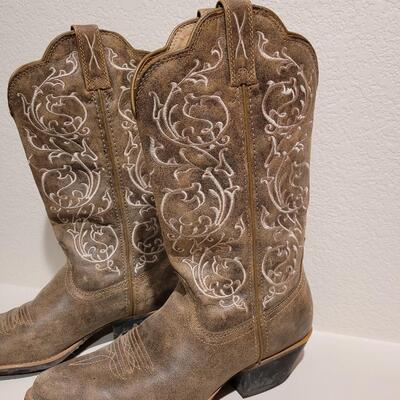 Lot 442: Twisted X Ladies Cowboy Boots Size 7