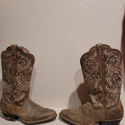 Lot 442: Twisted X Ladies Cowboy Boots Size 7
