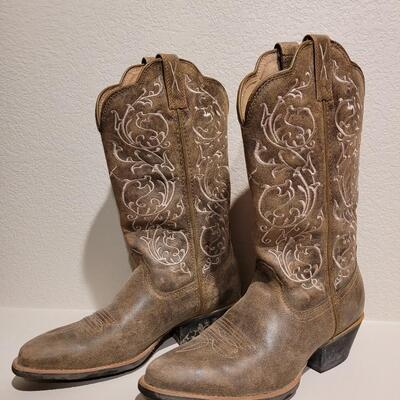 Lot 442: Twisted X Ladies Cowboy Boots Size 7