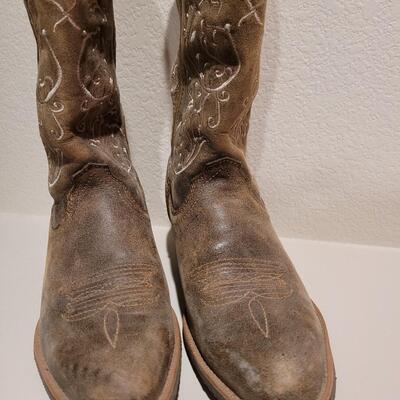 Lot 442: Twisted X Ladies Cowboy Boots Size 7