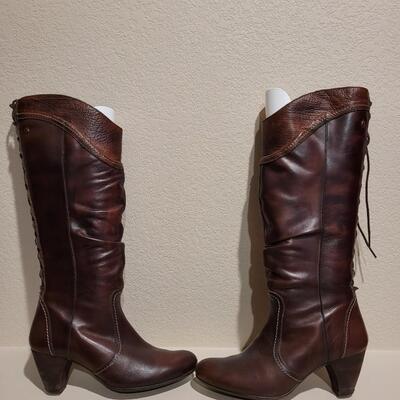 Lot 443: Pikolinos Lace Up Back Knee High Brown Leather Boots Size 38 
