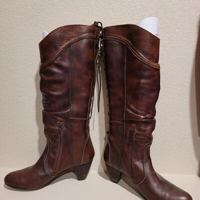 Lot 443: Pikolinos Lace Up Back Knee High Brown Leather Boots Size 38 