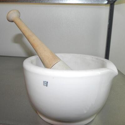 LOT 121  COORS MORTAR AND PESTLE
