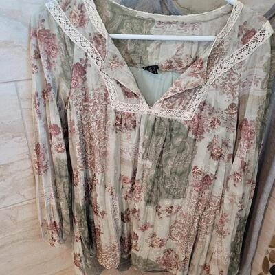 Lot 449: Ladies Casual Shirts (3)