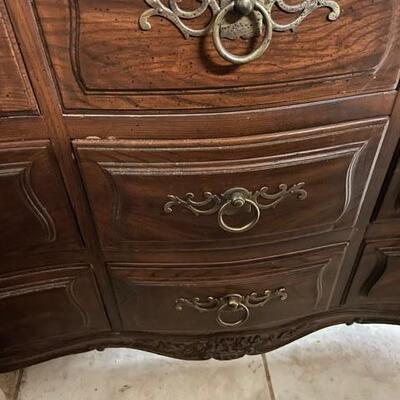 Lot #16 -- Vintage Henredon 9 Drawer Dresser w/mirror