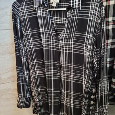 Lot 451: Ladies Black & White Flannels