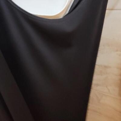 Lot 454: Black & White Tank Tops Lot (8)