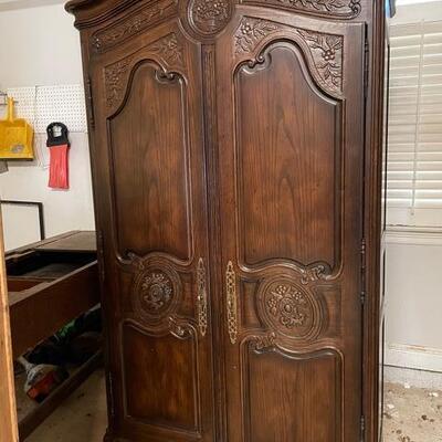 Lot #17 -- Vintage Henredon Armoire