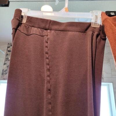 Lot 462: (3) Casua/Workout Pants (Brown, Rust and Navy) Medium/Large