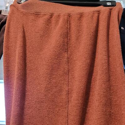 Lot 462: (3) Casua/Workout Pants (Brown, Rust and Navy) Medium/Large