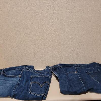 Lot 466: Ladies Levi's Jeans size 10s