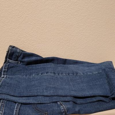 Lot 466: Ladies Levi's Jeans size 10s