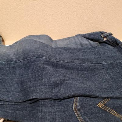 Lot 467: Ladies Levi's Jeans size 10s