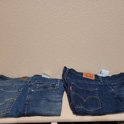 Lot 467: Ladies Levi's Jeans size 10s