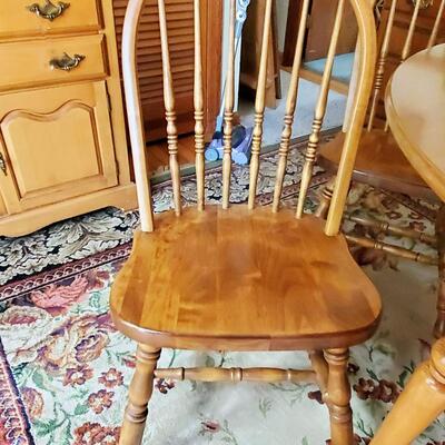 1970s Colonial Style Drop Leaf Table with 2 Leaves and 4 Chairs