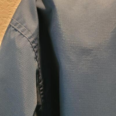Lot 472: Northern Reflections Navy Jacket with Hood size Medium 