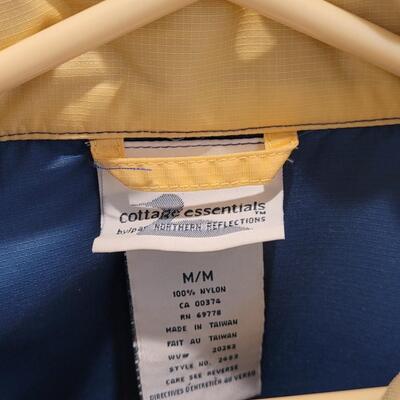 Lot 472: Northern Reflections Navy Jacket with Hood size Medium 