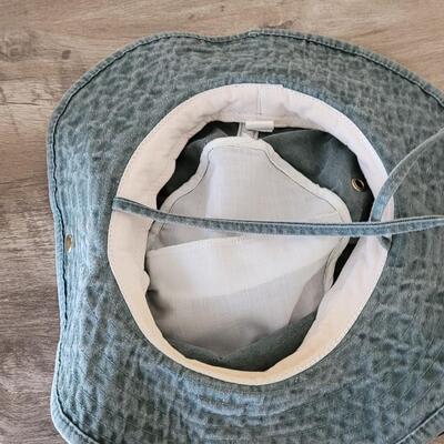 Lot 473: Wallaroo Hat and Green Hat