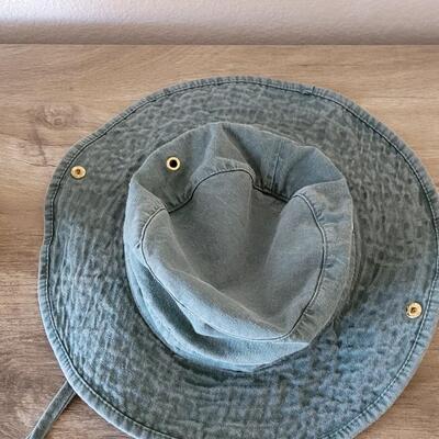 Lot 473: Wallaroo Hat and Green Hat
