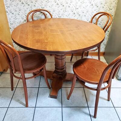Solid Wood Pedestal Round Table with 4 Bentwood Chairs