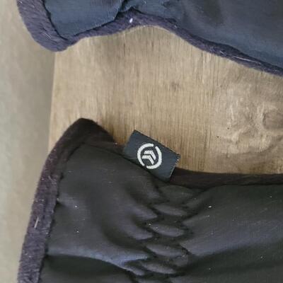 Lot 477: His and Hers Black Winter Gloves