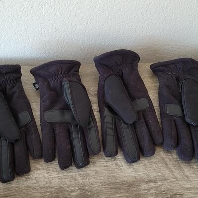 Lot 477: His and Hers Black Winter Gloves