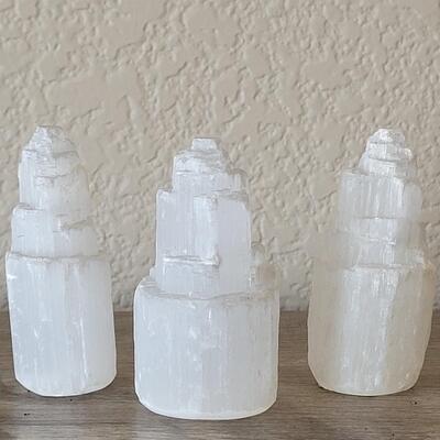 Lot 485: Quartz Crystals (3)
