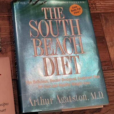Lot 498: Cookbook Lot with Better Homes & Gardens Cookbook