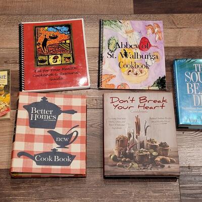 Lot 498: Cookbook Lot with Better Homes & Gardens Cookbook