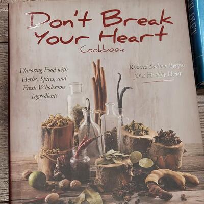 Lot 498: Cookbook Lot with Better Homes & Gardens Cookbook