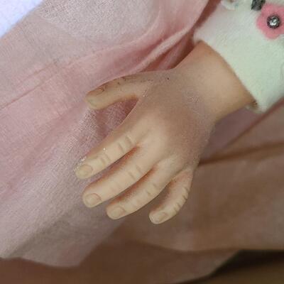 Lot U380: Madame Alexander 17 inch Doll 